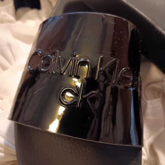 EUC Calvin Klein Black Slides Size 10m - Picture 3 of 5